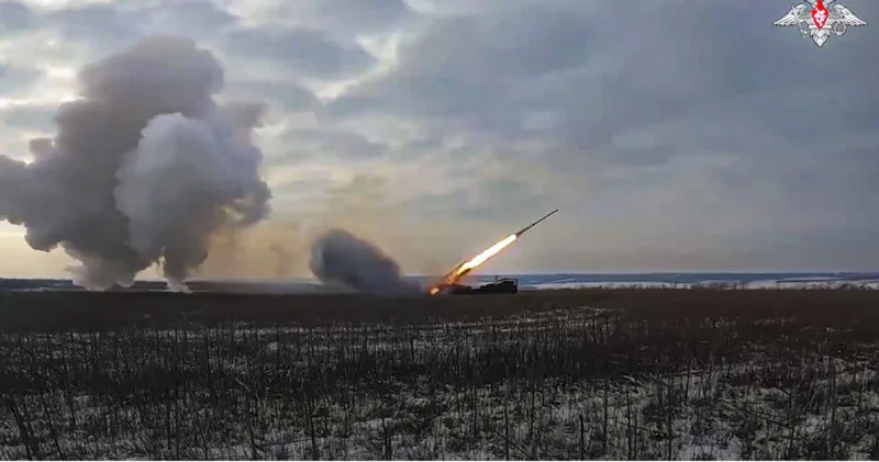 Ukrayna nın Rus ordusuna ait IL 38N tipi bir keşif uçağını vurduğu iddia edildi Dış Haberler