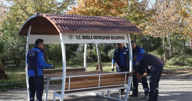 Köyceğiz de ortak yaşam alanlarına kent mobilyası yerleştirildi Muğla Haberleri