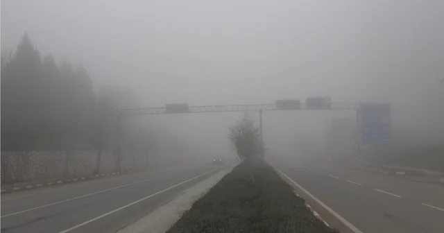 Bilecik sis altında Yüksek kesimlerde görüş mesafesi 20 metreye kadar düştü Bilecik Haberleri