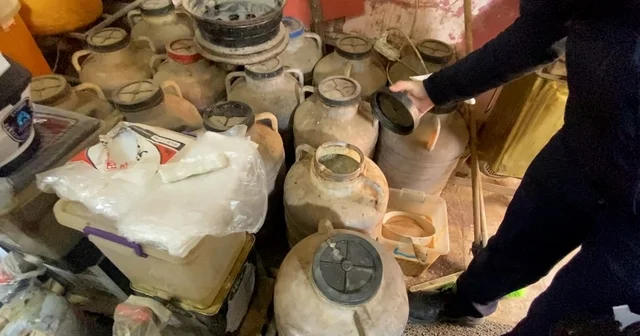 Şanlıurfa da bakkalda yapılan denetimlerde şoke eden görüntüler Bakkaldaki onlarca bozuk ürüne el konuldu Şanlıurfa Haberleri