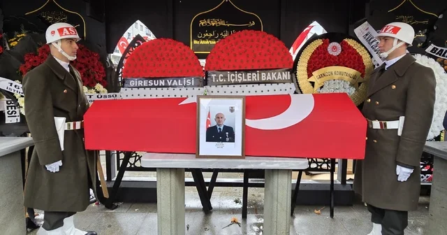 Kalp krizi geçirerek yaşamını yitiren Uzman Çavuş Ayvaz ın cenazesi defnedildi Giresun Haberleri