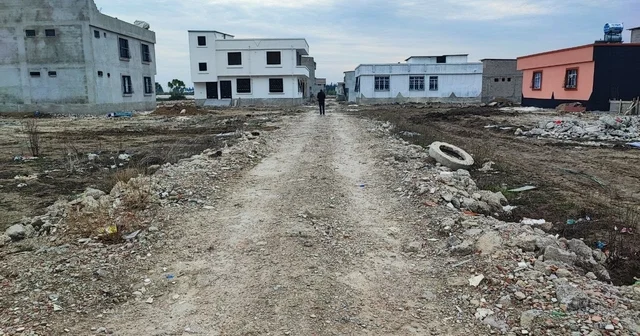 Seyhan da yeni yapılan evler yolsuz kaldı: Vatandaşlar mağdur Adana Haberleri