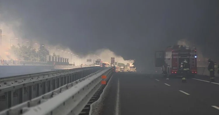 İtalya da LPG tankeri havaya uçtu