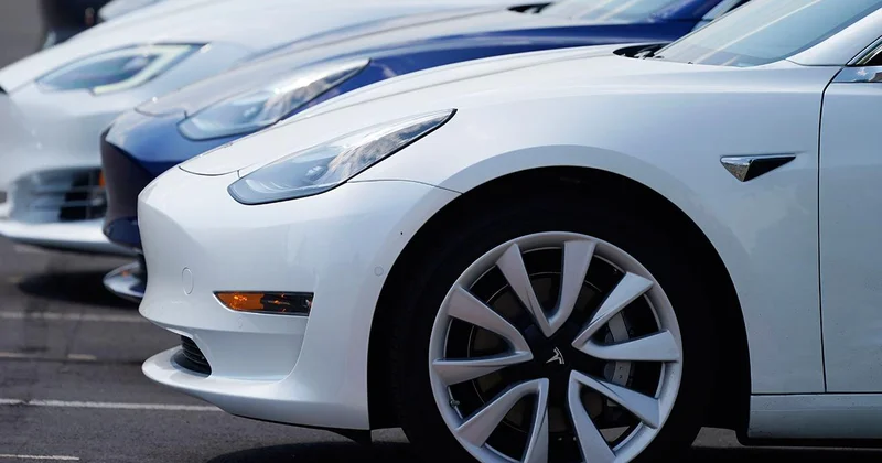 ABD de Tesla Model 3 ün acil durum kapı açma mekanizmasıyla ilgili inceleme başlatıldı