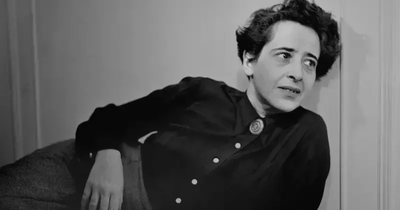 Hannah Arendt ve kötülüğün sıradanlığı : Diktatörler neden sıradan insanlara ihtiyaç duyar?