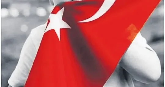 YÜKSEL AYTUĞ Bayrakları bayrak yapan...