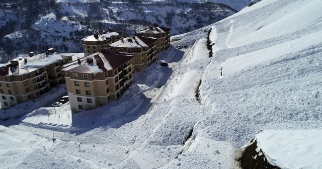 Çatak ta iki ayrı çığ düştü Van Haberleri