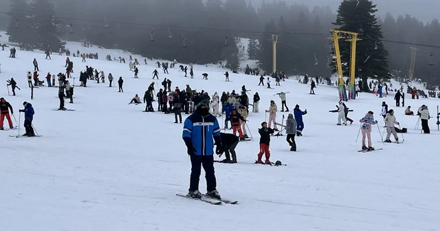 Uludağ da hafta sonu ve sömestir yoğunluğu; pistlerde adım atacak yer kalmadı Bursa Haberleri
