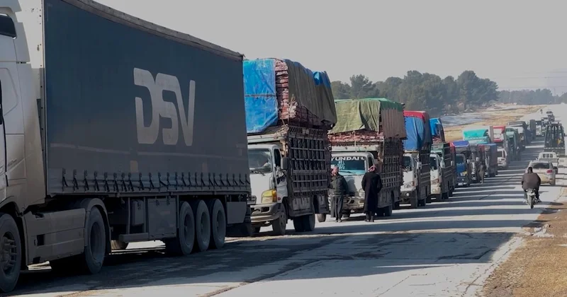 Suriye hükümeti, Ayn el Arap a 24 araç yardım malzemesi gönderdi