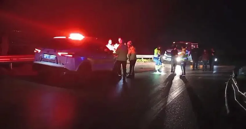 Bursa da feci kaza! Otomobil bariyere çarptı: 2 ağır yaralı