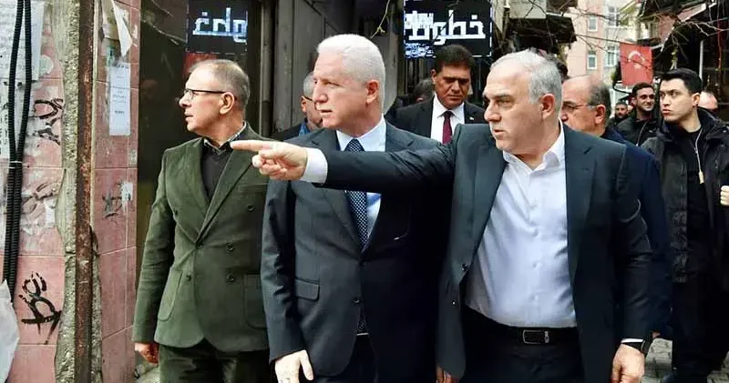 Vali Gül, Yadigar Projesi kapsamında restore edilmesi planlanan Şekerci Han’da incelemelerde bulundu