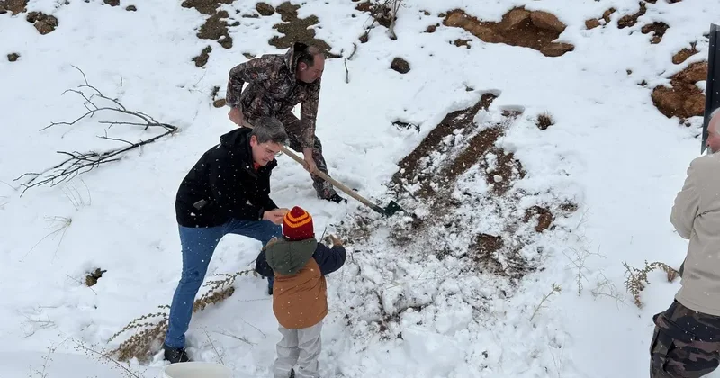 Kemaliye’de yaban hayvanları için yemleme faaliyeti gerçekleştirildi