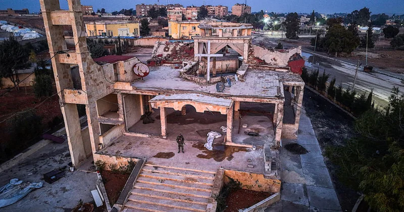 Terör örgütü YPG, Suriye nin Fırat kıyısındaki beldenin altına kilometrelerce tünel kazdı Dış Haberler