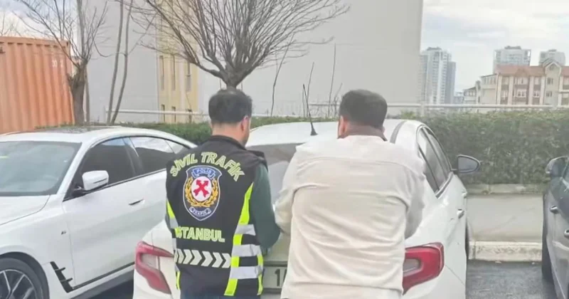 Trafikte araç camını kıran saldırgan sürücü gözaltına alındı