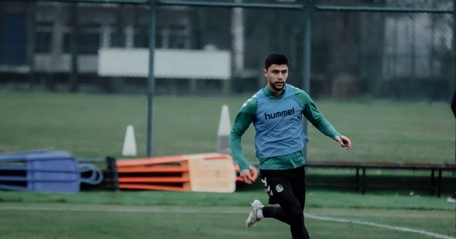 Sakaryaspor 5 futbolcuyu renklerine bağladı Sakarya Haberleri