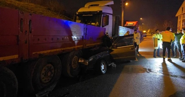 Tofaş Tır a ok gibi saplandı: 1 i ağır 2 yaralı Karabük Haberleri