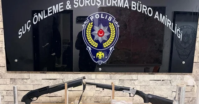 Gaziantep te ruhsatsız 2 tüfek ile 8 tabanca ele geçirildi: 5 gözaltı Gaziantep Haberleri