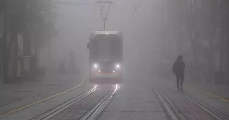 Eskişehirliler pazar sabahına sisle uyandı