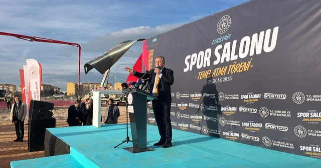 Bakan Bak: 12 milyon vatandaşımıza yüzme öğrettik EsEs e tekrardan Süper Lige çıkması için destek vereceğiz Eskişehir Haberleri