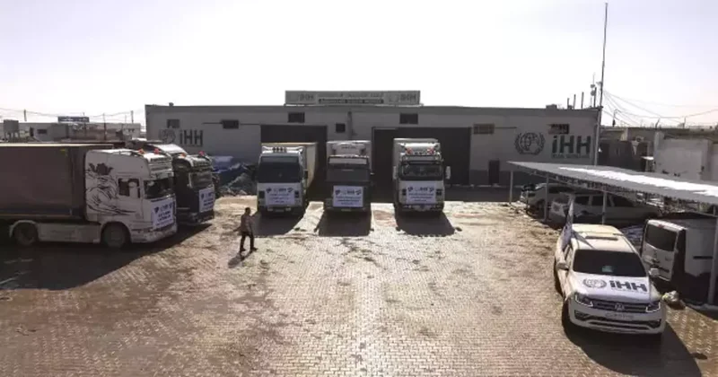 Ateşkes sonrası ilk sevkiyat: İHH TIR ları Aynularab yolunda