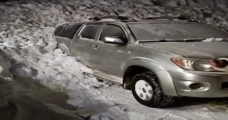 Van Çatak’ta çığ alarmı! Araç kar altında kaldı