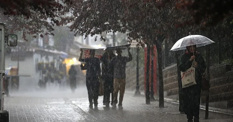 Ankara Valiliği uyardı: Kent genelinde görülecek yerel kuvvetli gök gürültülü sağanak yağışlar gece saatlerine kadar sürecek