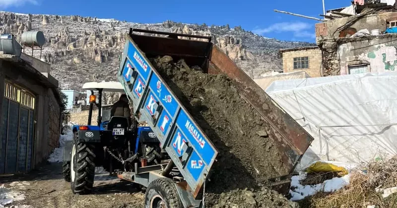 Köylüler el ele verdi, yarım bırakılan yolu birlikte yaptı