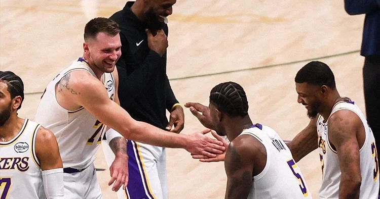 Luka Doncic 33 sayı attı! Lakers deplasmanda kazandı