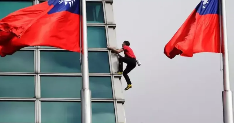 2004 te iple tırmandığı 101 metrelik binaya bu kez hiçbir önlem almadan çıktı