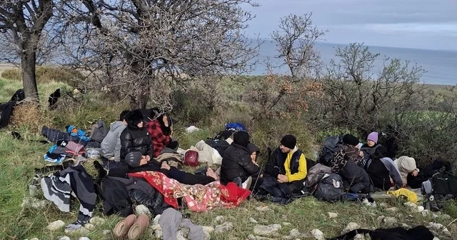 Ayvacık ta 39 kaçak göçmen ile 1 göçmen kaçakçısı şüphelisi yakalandı Çanakkale Haberleri