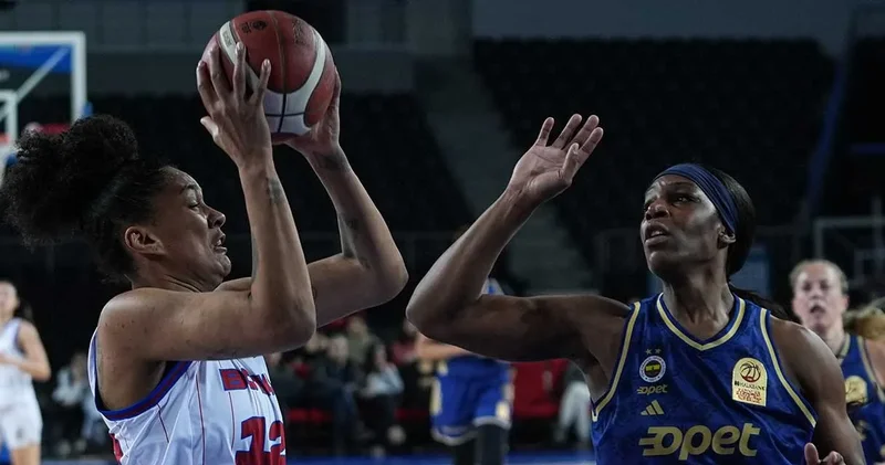 Fenerbahçe namağlup liderliğini sürdürdü