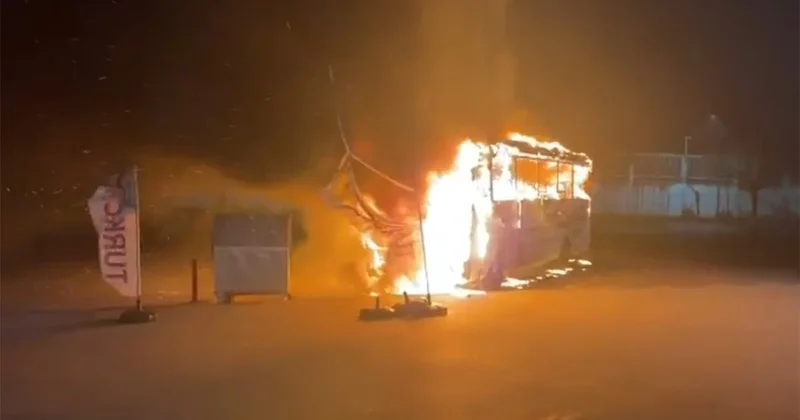 İçi yolcu doluydu! Otobüs sınırda alevlere teslim oldu Sözcü Gazetesi