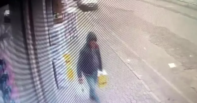 Marketin önündeki sıvı yağ kolisini çalan şahsın o anları kamerada