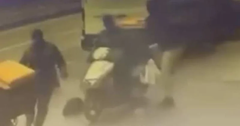 Polis, şüpheliyi yakalamak için motokuryenin arkasına atladı