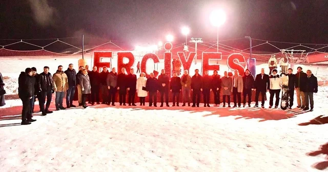Bakan Tekin, Erciyes te kayakseverlerle bir araya geldi Kayseri Haberleri