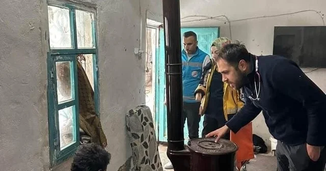 Babanın görüntüleri ekipleri harekete geçirdi Psikolojik sorunlar yaşayan baba tedavi altına alındı Şanlıurfa Haberleri