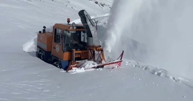 Türkiye nin en yüksek rakımlı mahallesinin yolu ulaşıma açıldı Bitlis Haberleri