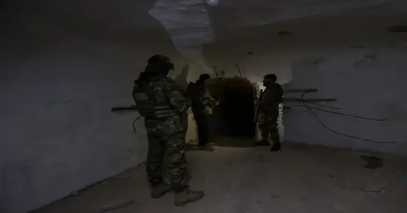 Ayn İsa da terör örgütü YPG nin evlerin içinden açtığı tünelleri görüntülendi