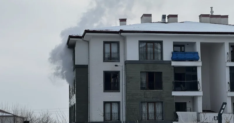 Elazığ da üç katlı binada yangın: 11 kişi hastaneye kaldırıldı Sözcü Gazetesi