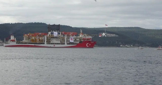 Türk sondaj gemisi Yıldırım Çanakkale Boğazı ndan geçti Yıldırım, Karadeniz deki görevi için Çanakkale Boğazı ndan geçti Çanakkale Haberleri
