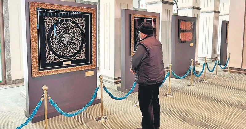 Kâbe örtüleri Külliye’de sergileniyor