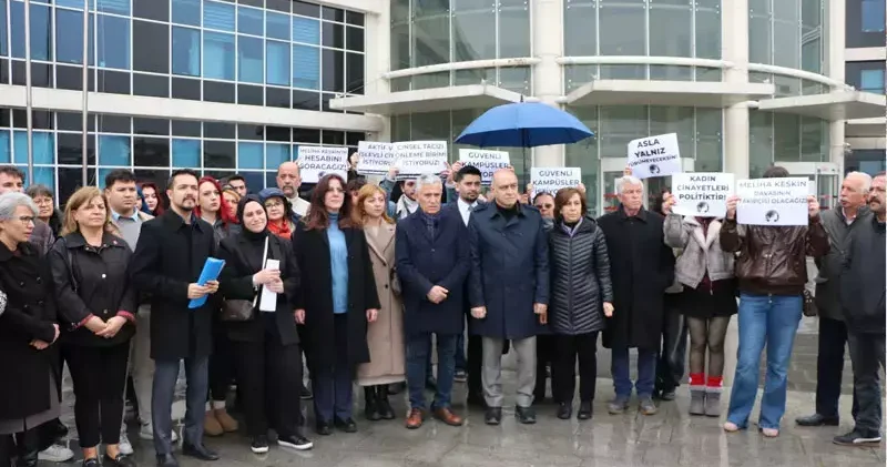 Eski eşinin üniversite kampüsünde öldürdüğü Meliha için adliye önünde açıklama