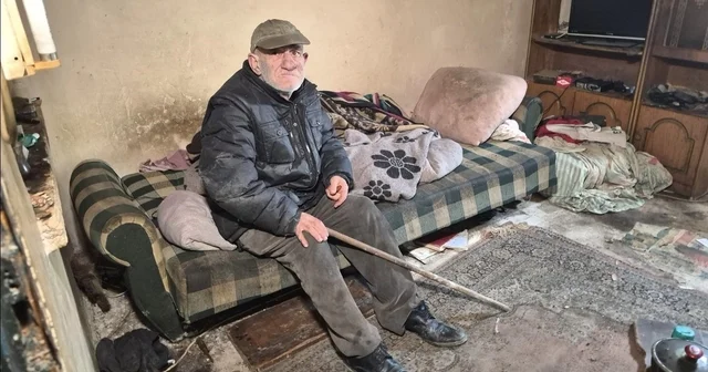 Metruk evde yaşam mücadelesi veren Celal amca huzurevine alındı Eskişehir Haberleri