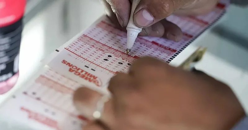 Kendi dükkanından aldığı biletle büyük ikramiyeyi kazandı! Bunu duyan piyango şirketi ödülün peşine düştü Sözcü Gazetesi