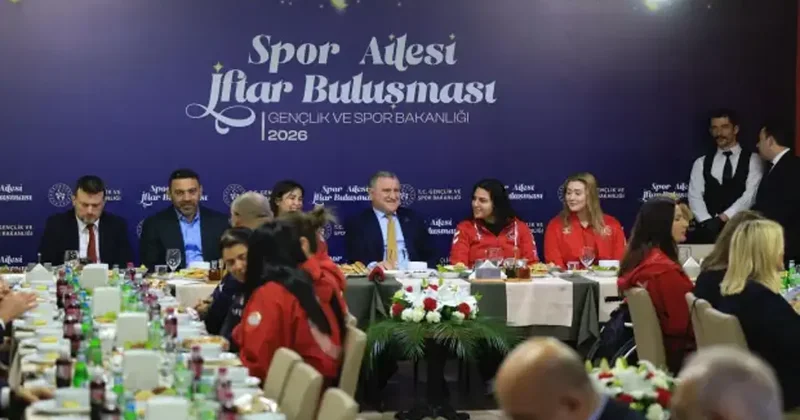 Bakan Bak, milli sporcularla iftarda buluştu