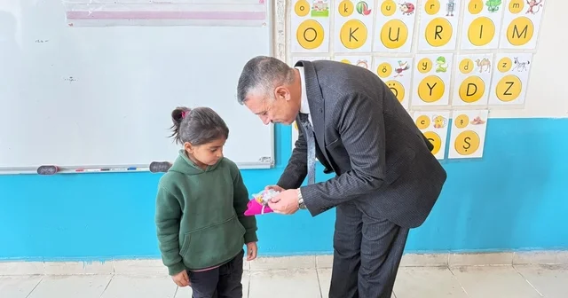 Patnos ta öğretmenlerden örnek dayanışma Bir elin sıcaklığı bir çocuğa umut oldu Ağrı Haberleri