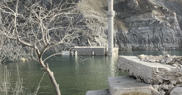 Baraj suları çekildi, ortaya çıkan köyde anılar tazelendi Artvin Haberleri