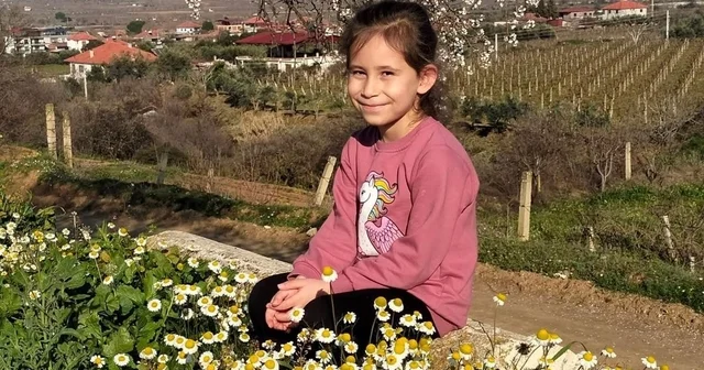 Sarıgöl de bademler çiçek açtı papatyalar tarlaları süsledi Manisa Haberleri