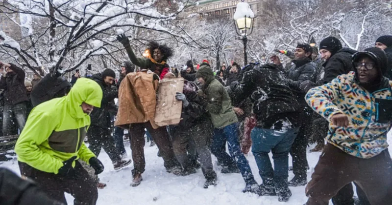 New York taki kar topu savaşı siyasi deprem yarattı: 4 polis yaralandı: Sözcü Gazetesi