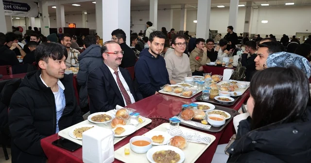 Rektör Hacımüftüoğlu öğrencilerle iftar sofrasında buluştu Erzurum Haberleri